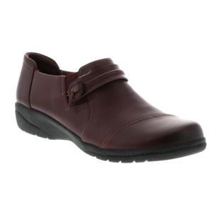 Clark’s burgundy Cheyn madi slip in shoes.